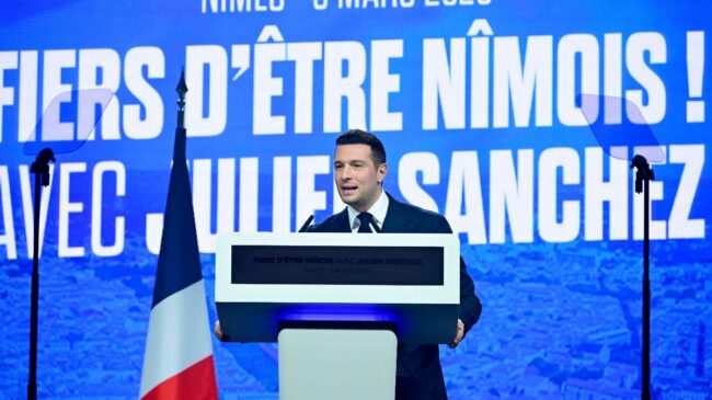 El partido de Le Pen encabeza las encuestas para las elecciones a 20 puntos del segundo