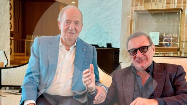 El conflicto pilla al rey Juan Carlos en el hotel de Abu Dabi en el que se aloja desde hace días