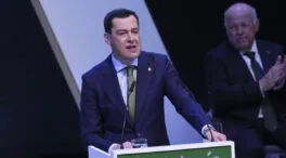 Juanma Moreno, más allá de la Junta: «Era un niño inquieto, de estar en la calle y observar a la gente»