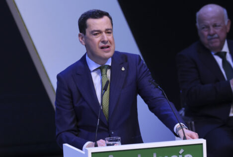 Juanma Moreno, más allá de la Junta: «Era un niño inquieto, de estar en la calle y observar a la gente»