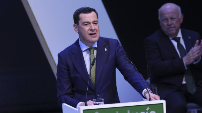 Juanma Moreno, el catalán más allá de la Junta: «Era un niño inquieto, de estar en la calle y observar a la gente»