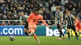 El Barça sale vivo ante el Newcastle gracias a un penalti en el último minuto