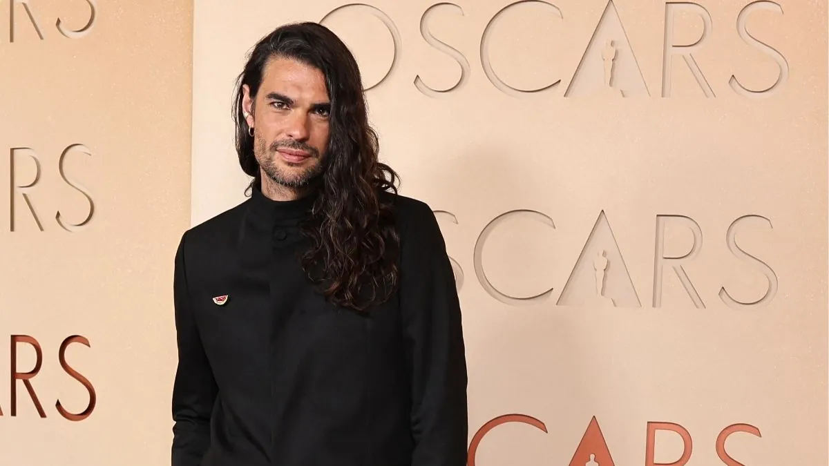 Oliver Laxe apoya el ‘No a la guerra’ de Bardem en los Oscar: «Bravo, Javier, ha sido increíble»