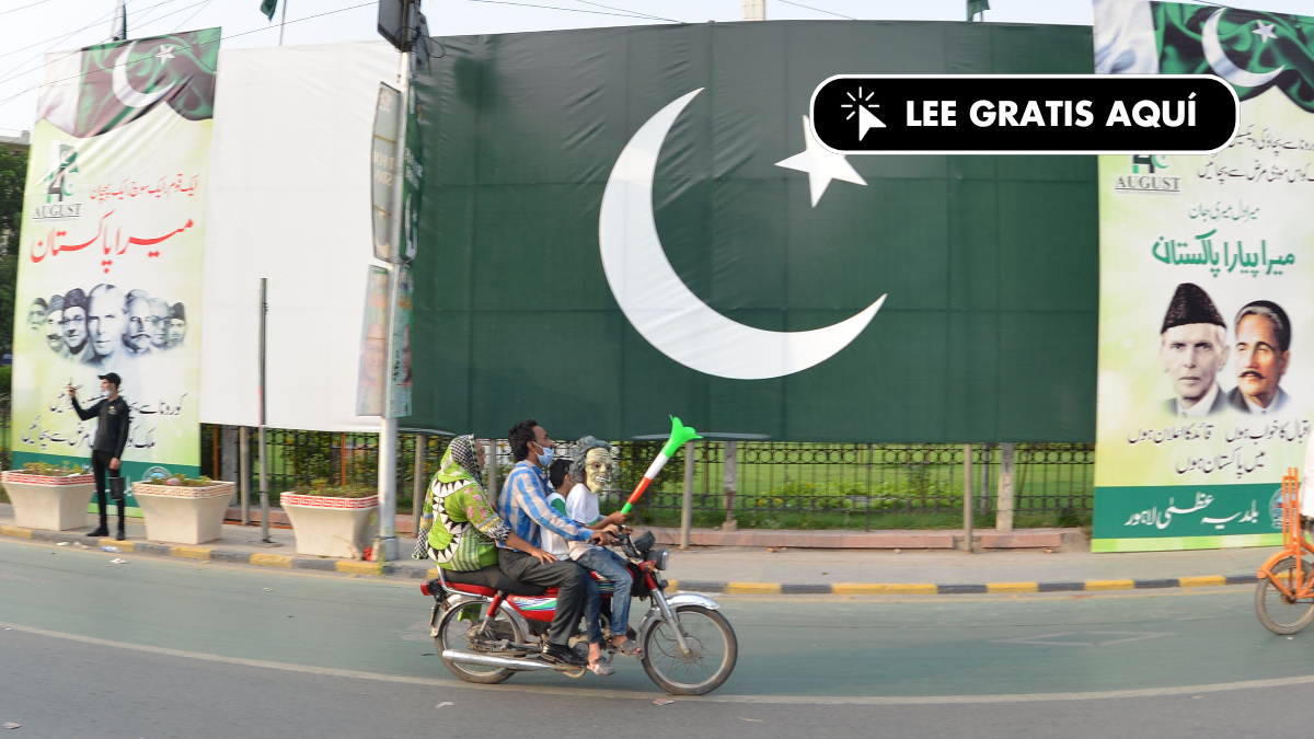 Irán autoriza el paso a 20 barcos paquistaníes por Ormuz en un «paso para la paz»