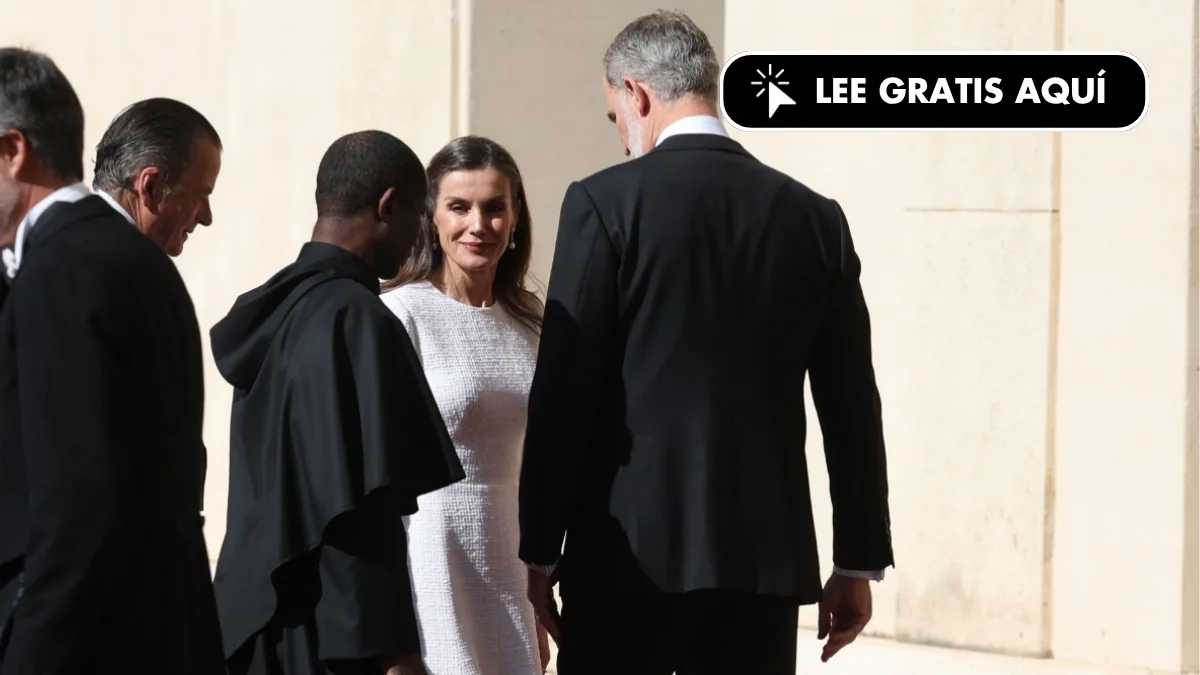 letizia-fiel-al-privil-ge-du-blanc-con-el-papa-en-roma-luce-el