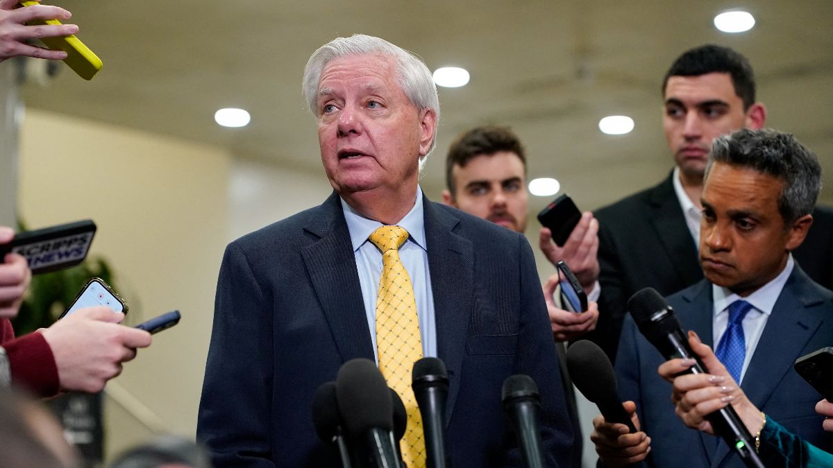 Un senador cercano a Trump pide retirar las tropas y cerrar las bases de EEUU en España