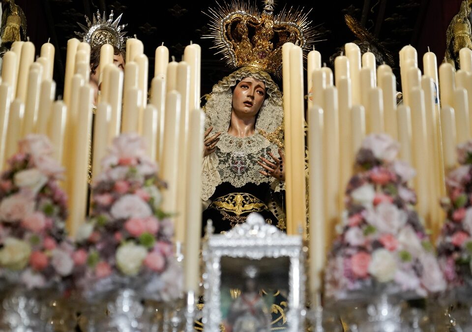 Las mejores fotos del Lunes Santo en España
