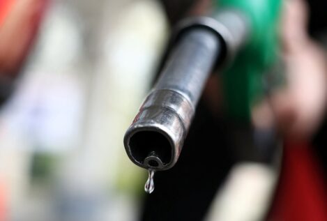 El petróleo de brent ronda los 115 dólares por barril al inicio del segundo mes de guerra