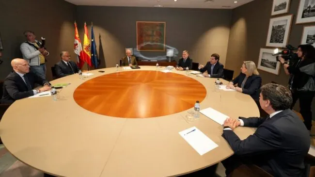 Mañueco y Pollán coinciden en avanzar en un pacto «más concreto» que el de 2022