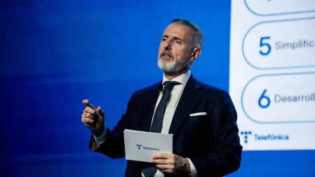 La presión de China y EEUU moviliza a Telefónica: alienta las fusiones entre telecos