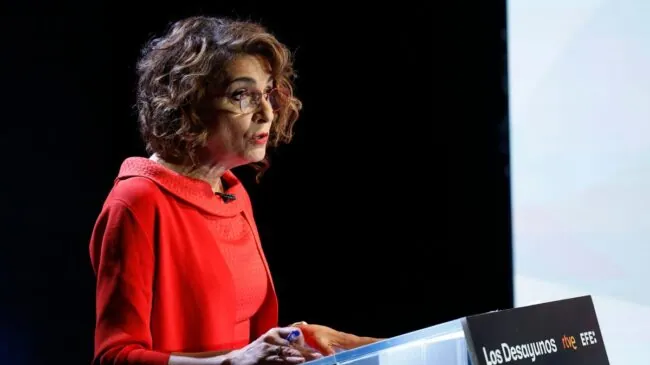 Montero avanza que España cumplió el objetivo de déficit del 2,5% del PIB en 2025