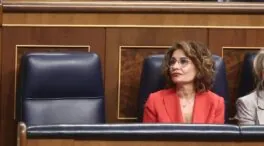 Sánchez deja sola a María Jesús Montero en su última intervención en el Congreso
