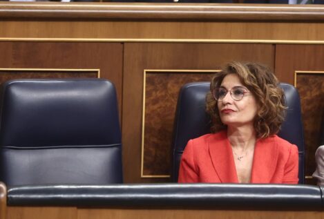 Sánchez deja sola a María Jesús Montero en su última intervención en el Congreso