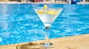 ¡Vamos a tomarnos un Martini!