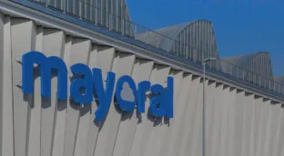 Los propietarios de Mayoral refuerzan su peso en Unicaja y Rovi con más compras de acciones