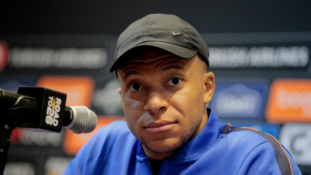 Mbappé: «La información de que examinaron la rodilla equivocada es falsa»