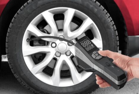 Adiós a despilfarrar gasolina: llega a Aldi el compresor a batería que te ayudará a ahorrar en tus viajes