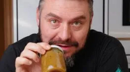 Carlos Gómez, cocinero: «El truco para hacer cebolla caramelizada es añadir un vaso de agua y sal al principio; ahorra tiempo»