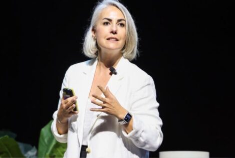 Jana Fernández, doctora del sueño y bienestar: «Las mujeres tienen que entrenar fuerza. Zumba, fenomenal, pero hay que levantar peso»