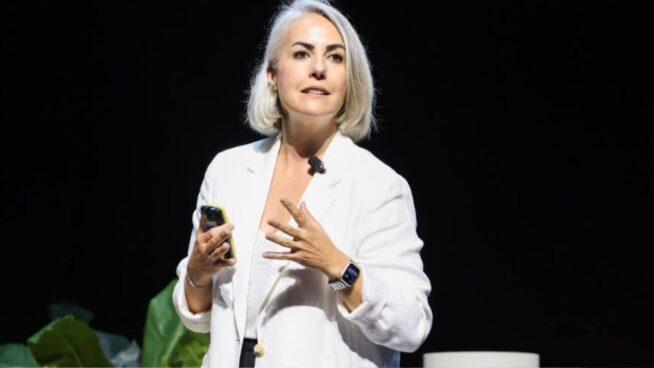 Jana Fernández, doctora del sueño y bienestar: «Las mujeres tienen que entrenar fuerza. Zumba, fenomenal, pero hay que levantar peso»