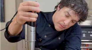 Jordi Cruz (47), chef: «Si se te corta la mahonesa puedes arreglarla empezando de cero y añadiendo 10 ml de agua»