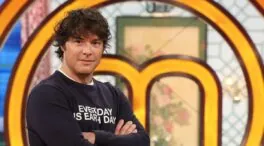 Jordi Cruz (47), chef: «Corta así el tomate si quieres mantener todo el jugo en la ensalada»