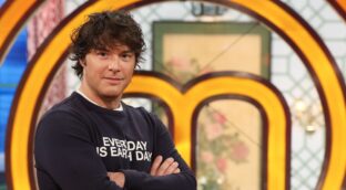 Jordi Cruz (47), chef: «Corta así el tomate si quieres mantener todo el jugo en la ensalada»