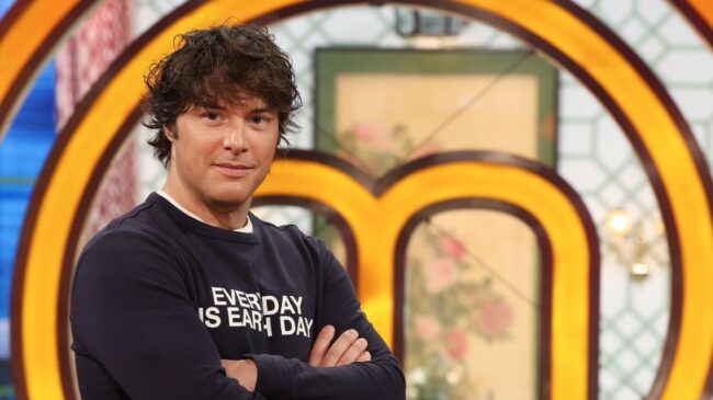 Jordi Cruz (47), chef: «Corta así el tomate si quieres mantener todo el jugo en la ensalada»