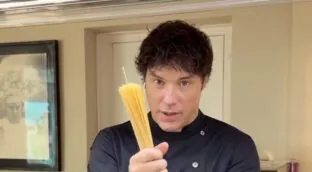 Jordi Cruz (47), chef: «Hay cinco errores que no puedes cometer cuando cocinas pasta; no metas laurel u orégano»