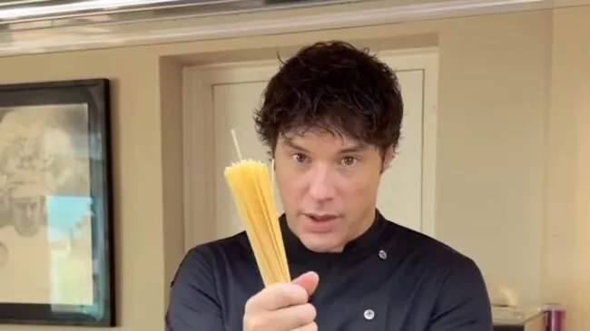 Jordi Cruz (47), chef: «Hay cinco errores que no puedes cometer cuando cocinas pasta; no metas laurel u orégano»