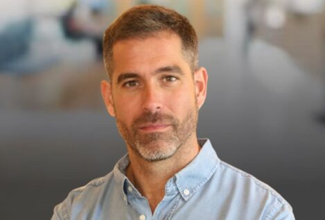 Pablo Ojeda, nutricionista: «Un buen truco para calmar la ansiedad antes de comer es beber un buen vaso de agua»