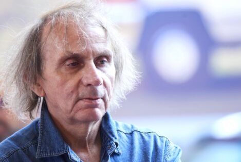 Houellebecq, escritor, ya avisó: «¿Puedo ser capaz de ser feliz en general? Creo que es la clase de preguntas que más vale no hacerse»