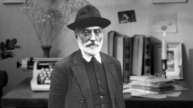 Miguel de Unamuno, filósofo, ya avisó en 1913: «No hay más felicidad que la de amar lo que nos hace sufrir, ya que el amor es compasión»