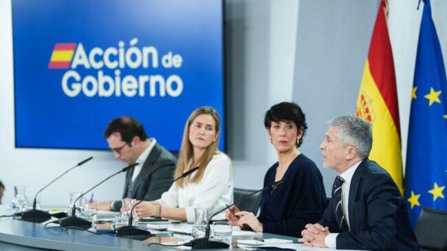 El Gobierno critica que el Partido Popular entregue un «cheque en blanco» a Vox