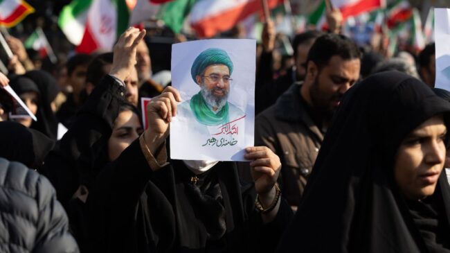 El nuevo ayatolá de Irán promete «vengar la sangre de los mártires» en su primer mensaje 