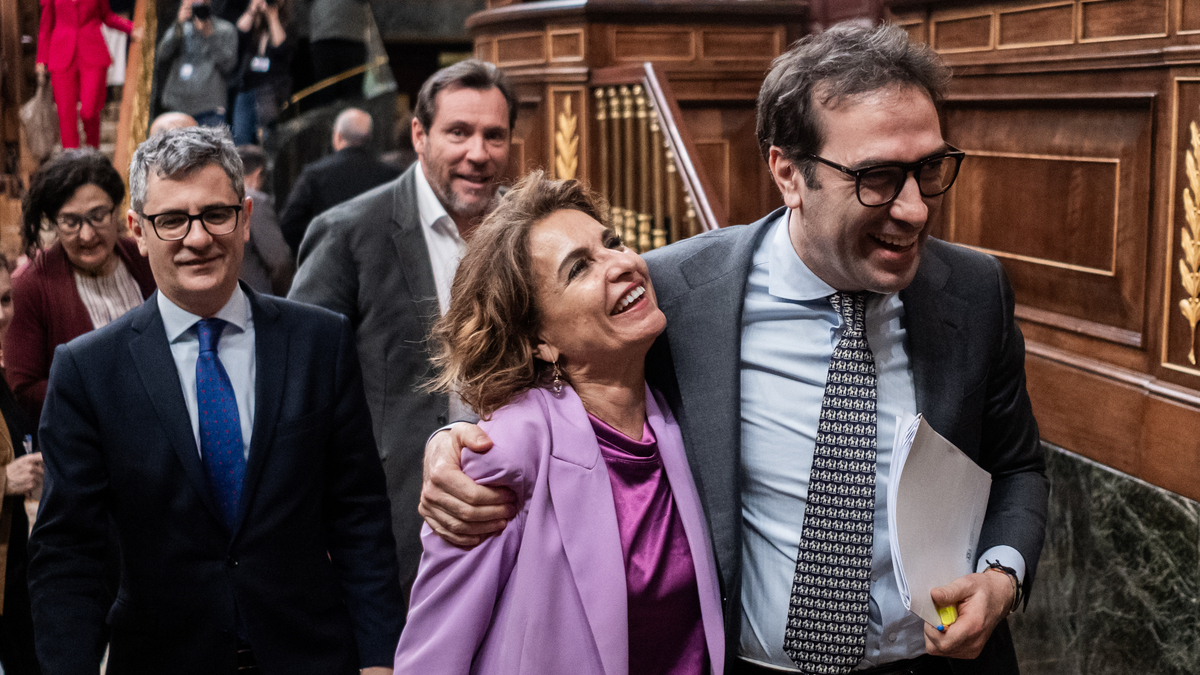 Sánchez castiga a Díaz aupando a Cuerpo y se aferra al «valencianismo» como arma electoral