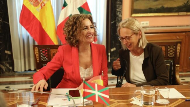 Nueva injerencia en la Airef: Montero propone como presidenta a una alto cargo de Hacienda