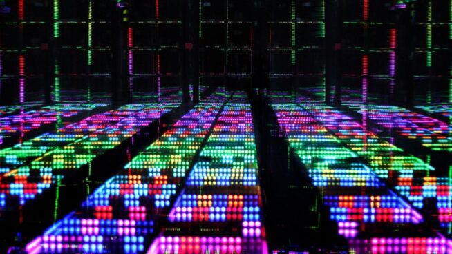 De Monet a Kandinsky: proyecciones en pared y un tobogán fosforescente