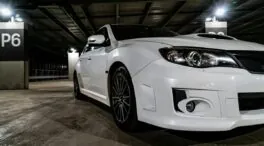 La Ley lo confirma: aparcar tu coche y tu moto en una sola plaza está permitido aunque tu presidente diga lo contrario