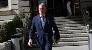 Ortega Smith gana la primera batalla a Vox: la Justicia frena su expulsión del grupo municipal