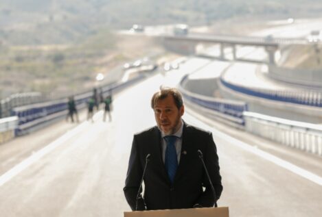 Direbús impugna la empresa de autobuses de Puente por incumplir la ley de contratación