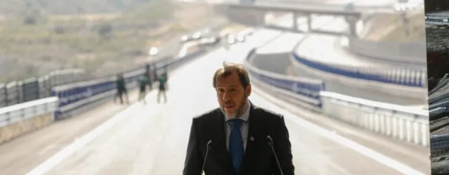 Direbús impugna la empresa de autobuses de Puente por incumplir la ley de contratación