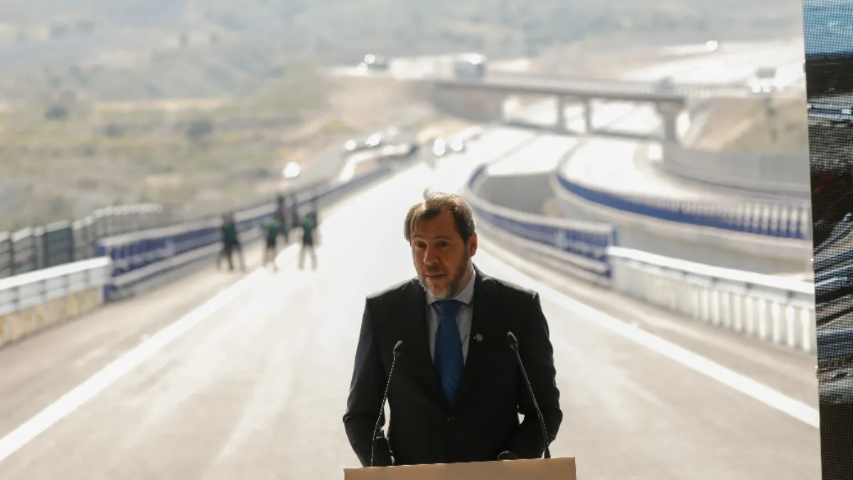 Direbús impugna la empresa de autobuses de Puente por incumplir la ley de contratación