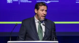 Renfe licita un servicio de autobús a medida de Alsa y Avanza: los pequeños impugnarán