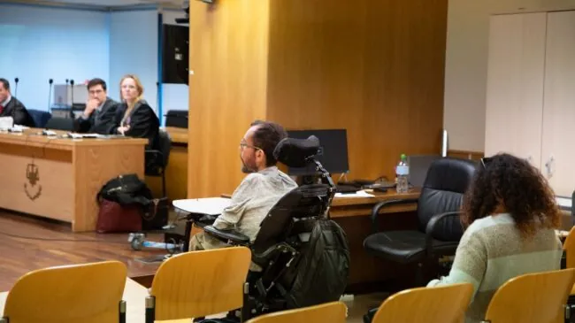 Pablo Echenique dice que su tuit sobre «deportar sacerdotes» era «ironía»