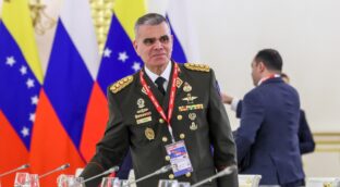 Delcy Rodríguez destituye al ministro de Defensa nombrado por Nicolás Maduro