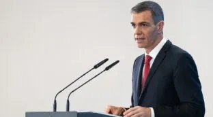 Sánchez recupera el «no a la guerra» y exige a Trump el fin de las hostilidades en Irán