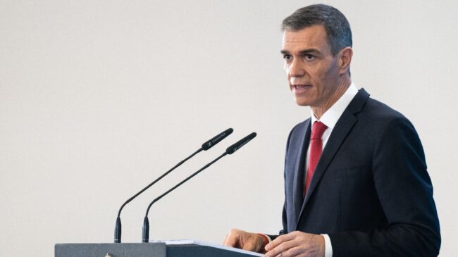 Sánchez pide firmeza ante Trump y no repetir los «errores» de Irak: «No a la guerra»