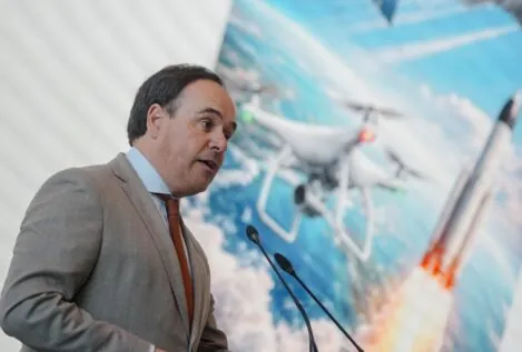 Pérez Llorca niega trato de favor a su pareja y denuncia la política «rastrera y machista»