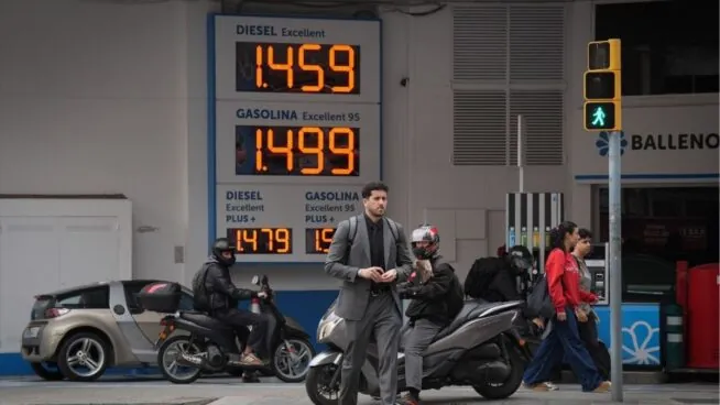 El petróleo se hunde un 13% en Europa tras anunciar Trump un posible alto el fuego en Irán